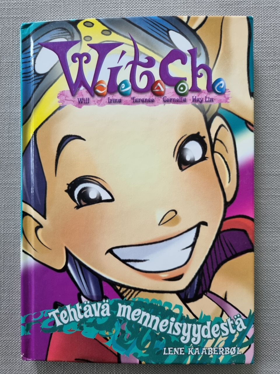 Kirja W.i.t.c.h. Tehtävä menneisyydestä