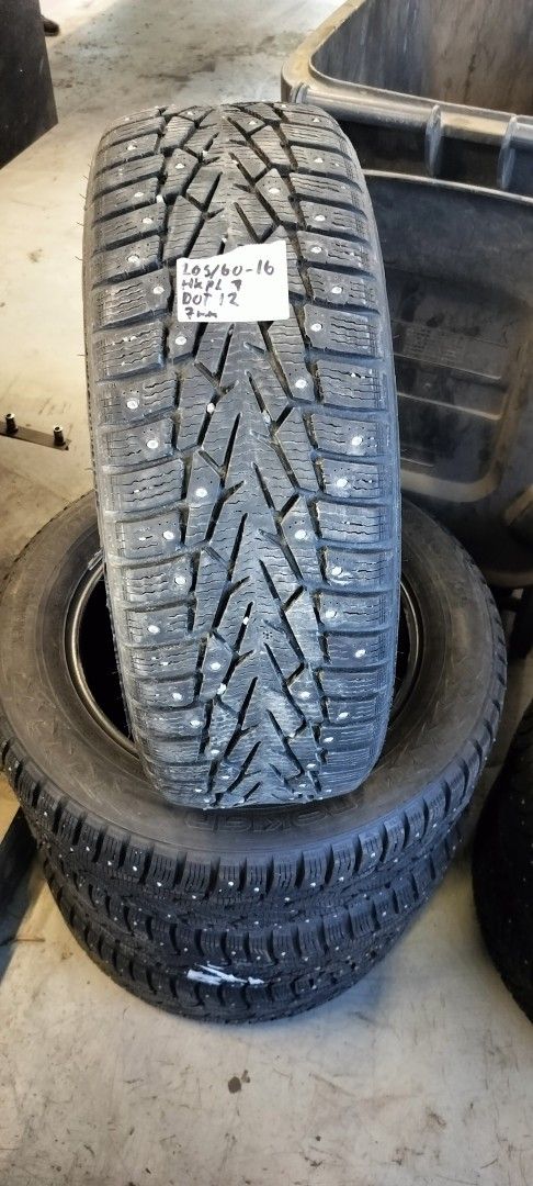 4kpl 205/60R16 Nokian 9 nastarenkaat