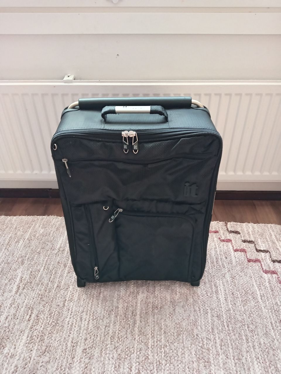 It Luggage matkalaukku