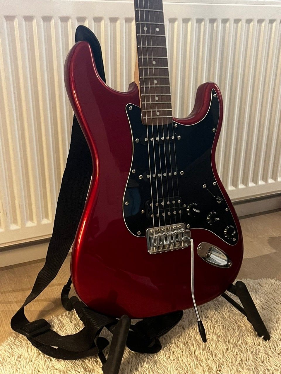 Squier Stratocaster + tarvikkeet