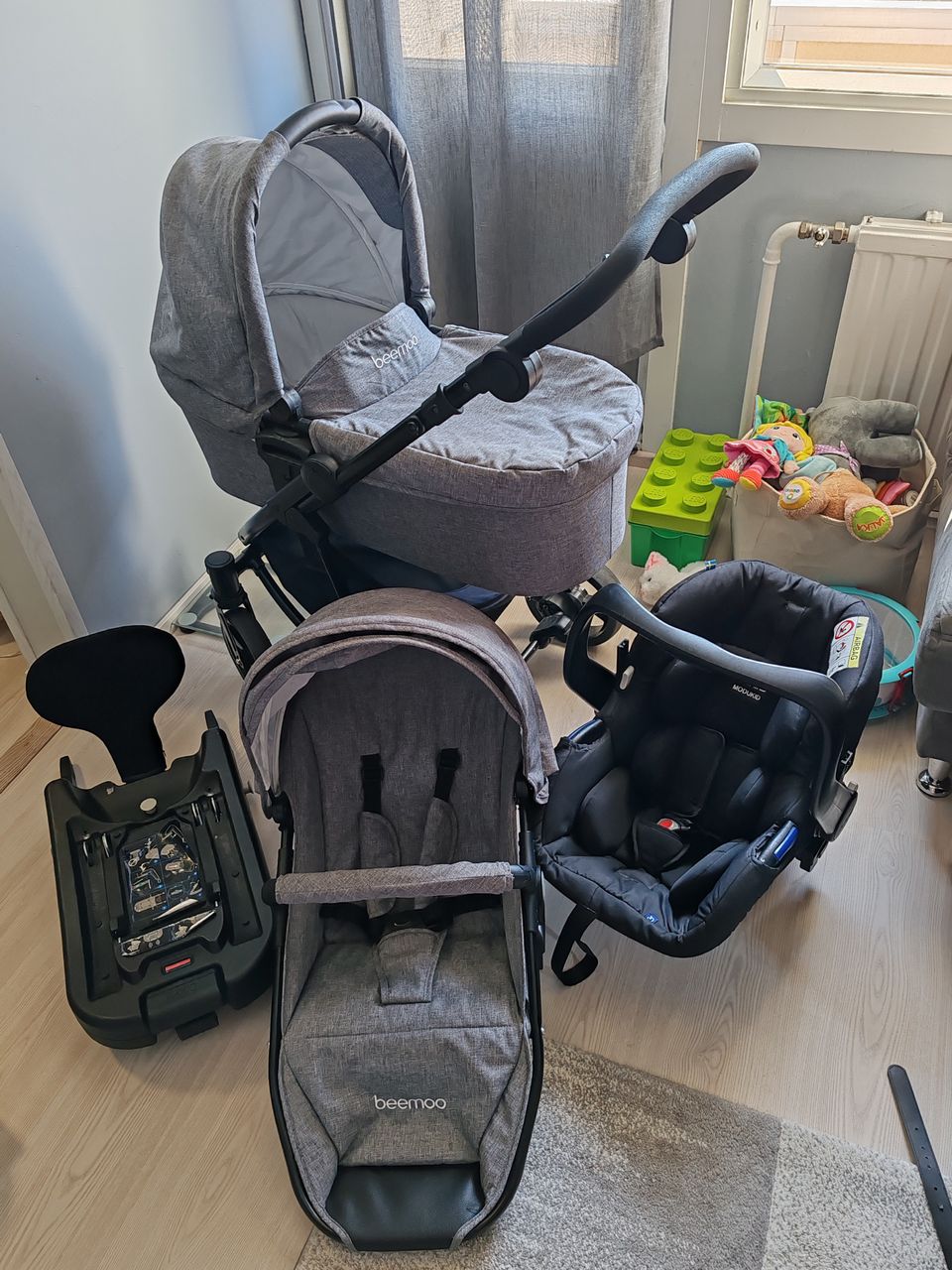 Beemoo Flexi Travel 3 yhdistelmävaunut + Axkid turvakaukalo ja isofix telakka