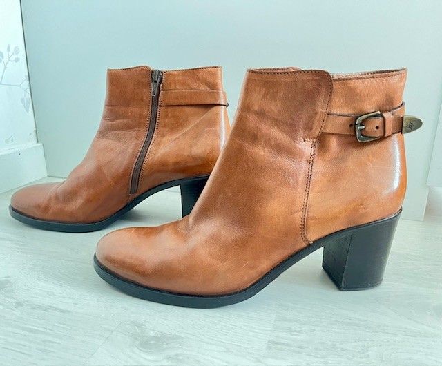 Korolliset nilkkurit, nahkaa (myös vuori) / Genuine leather ankle boots