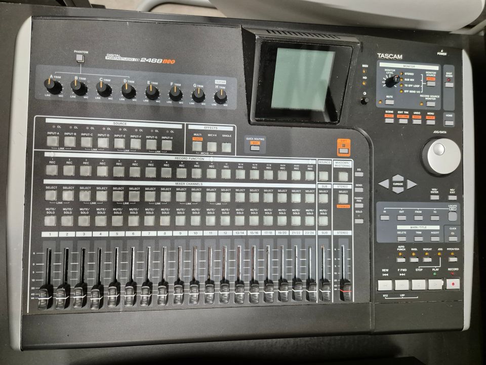 Tascam 2488 neo Digital Recorder - All-In-One Äänityspöytä Studiokäyttöön