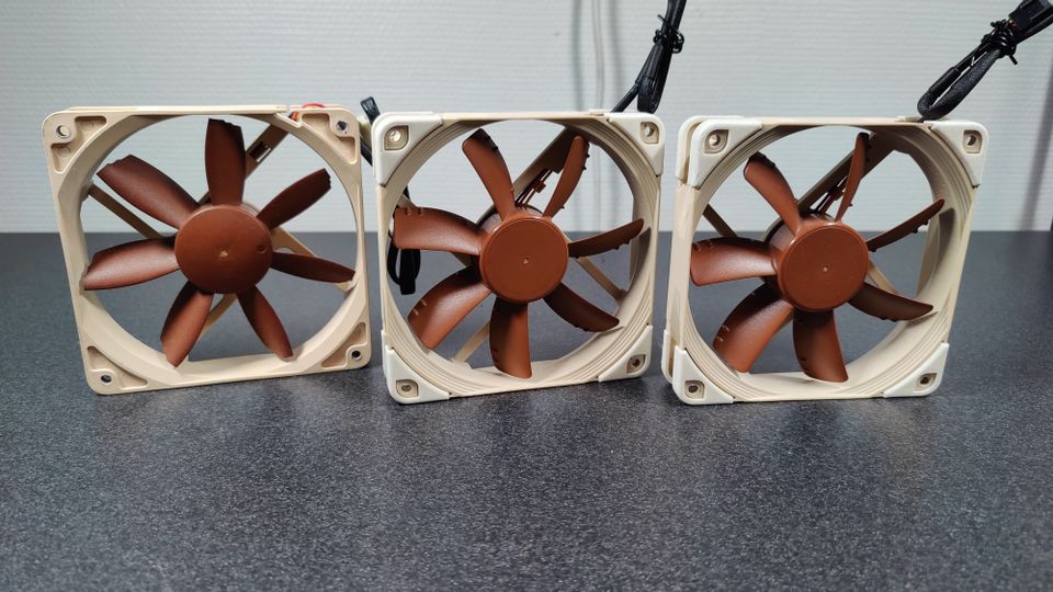 Kotelotuulettimia 120mm (Noctua NF-S12B, NF-S12A)