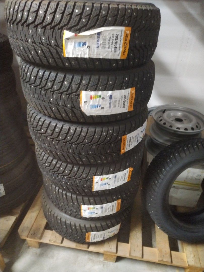 Uudet 205/55R16" nastarenkaat