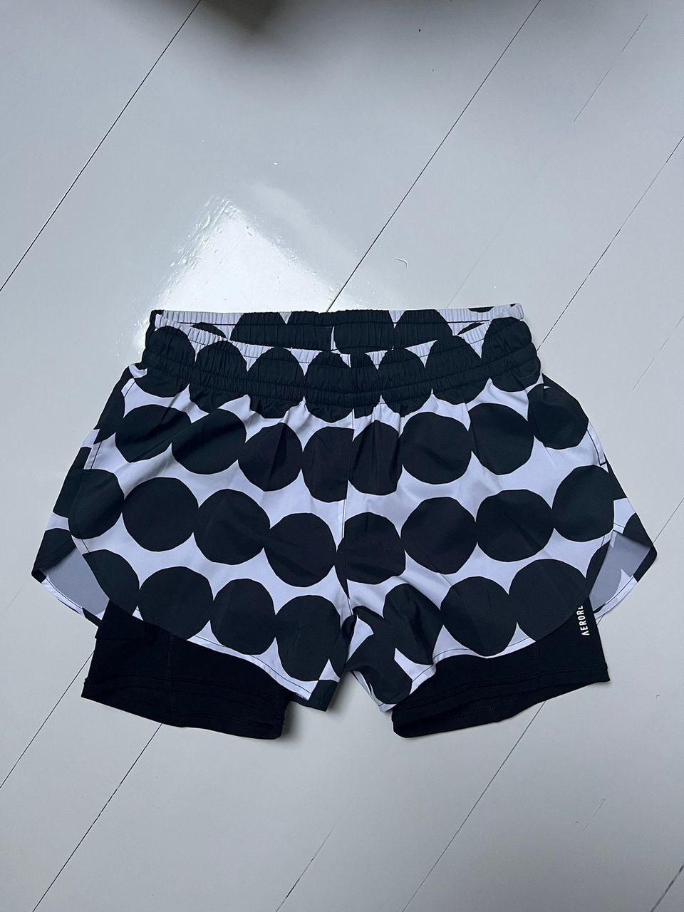 Adidas/Marimekko urheilushortsit