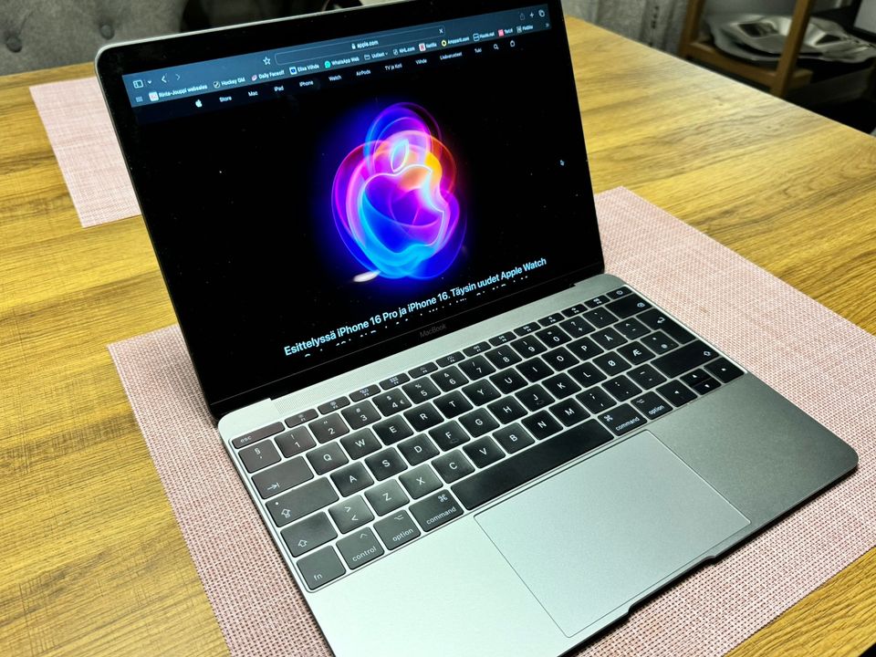 Macbook retina 12” 2017 , 256gb , 8gb