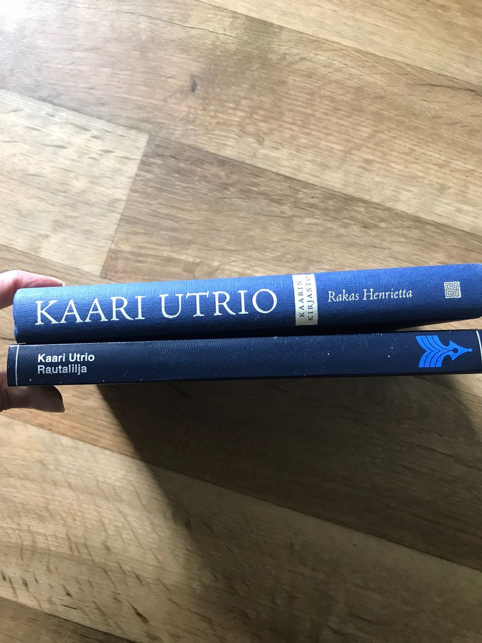 Kaari utrio kirjoja