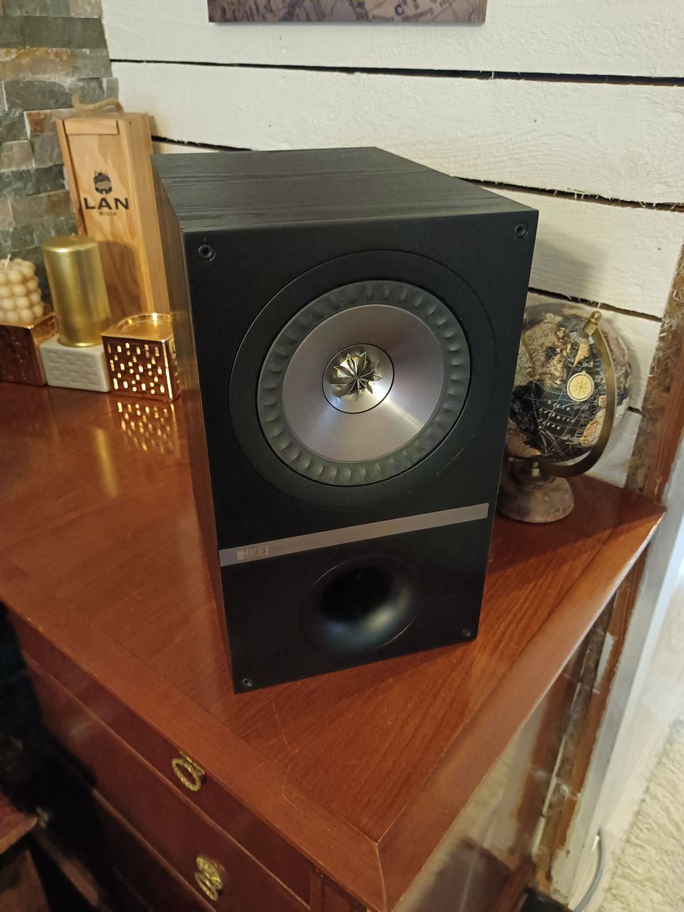 KEF Q300