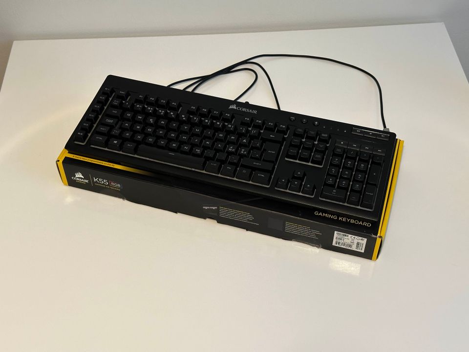 Corsair K55 RGB näppäimistö