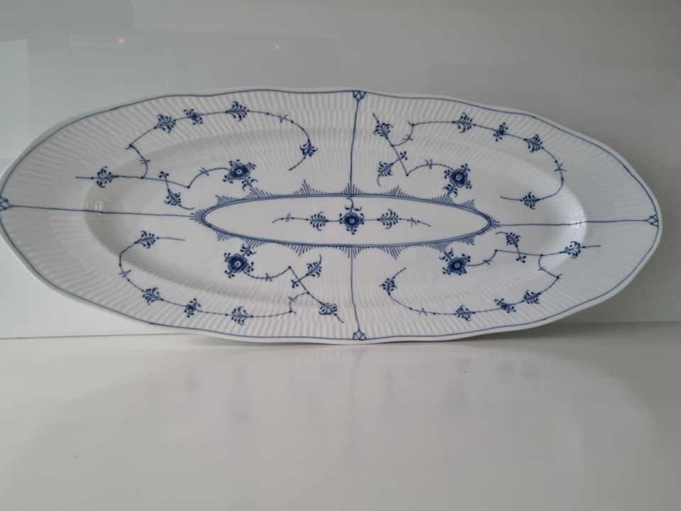 Royal Copenhagen Blue Fluted plain Fish dish 389