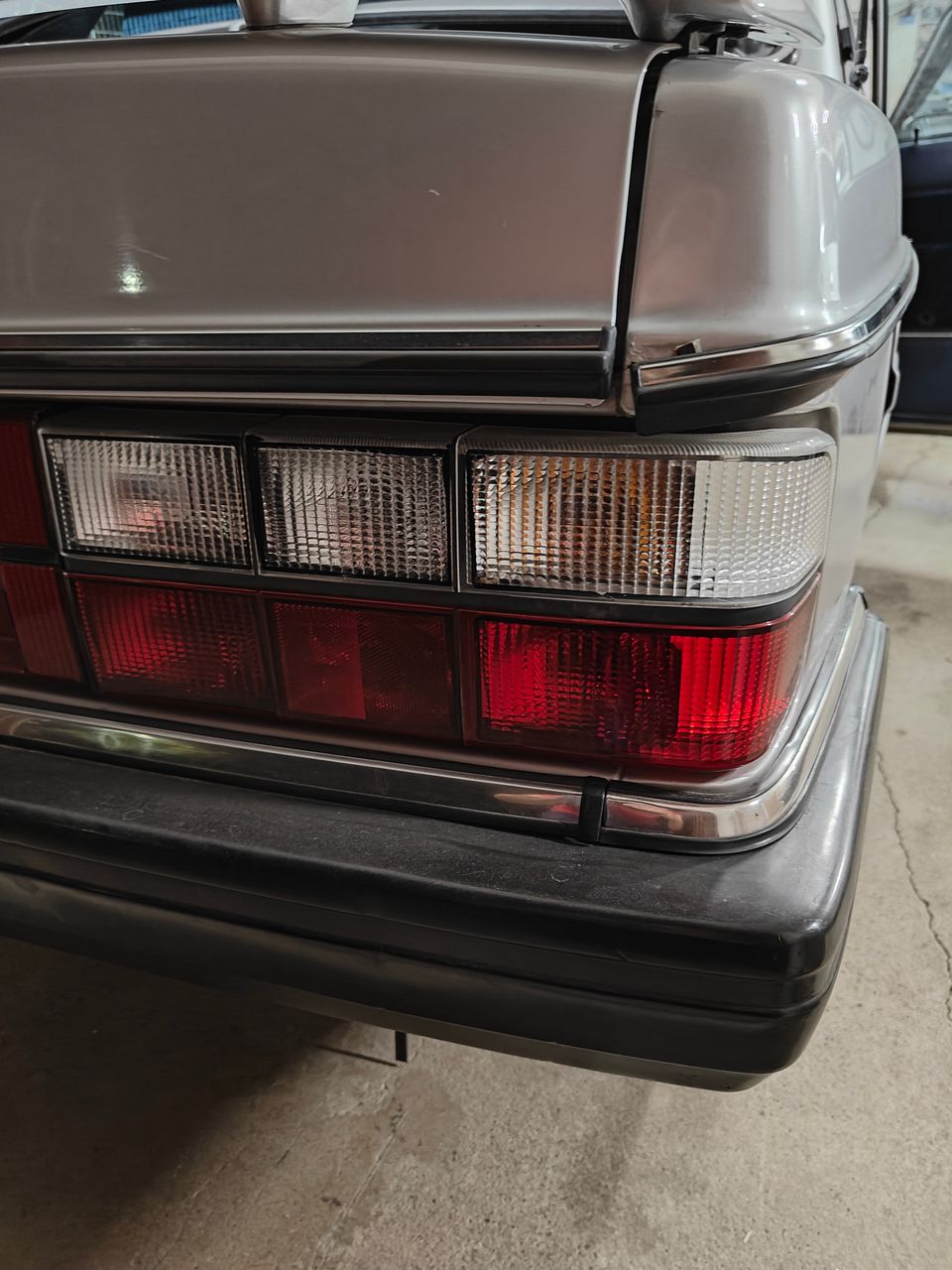 Volvo 240 244 punavalkeat takavalot