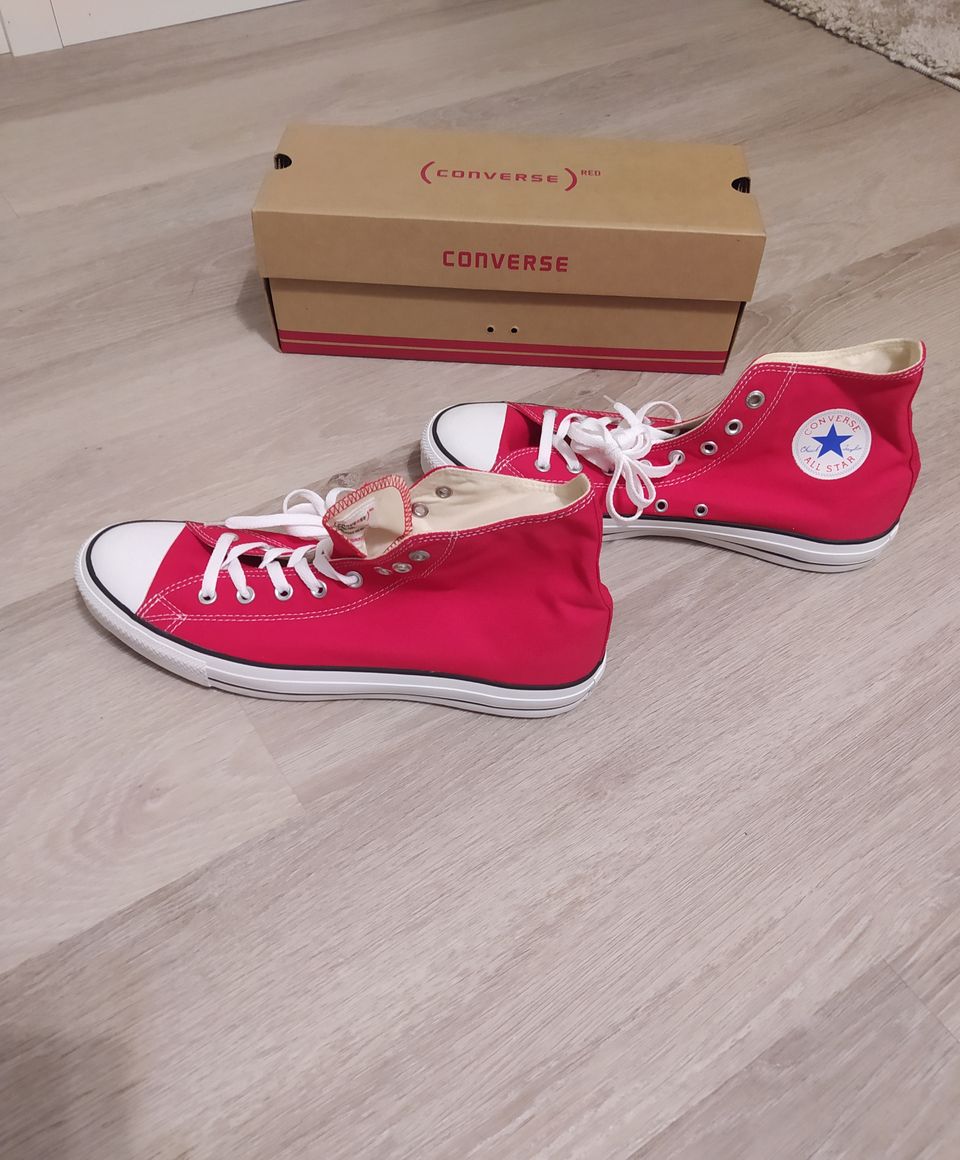 Uudet Converse tennarit 48