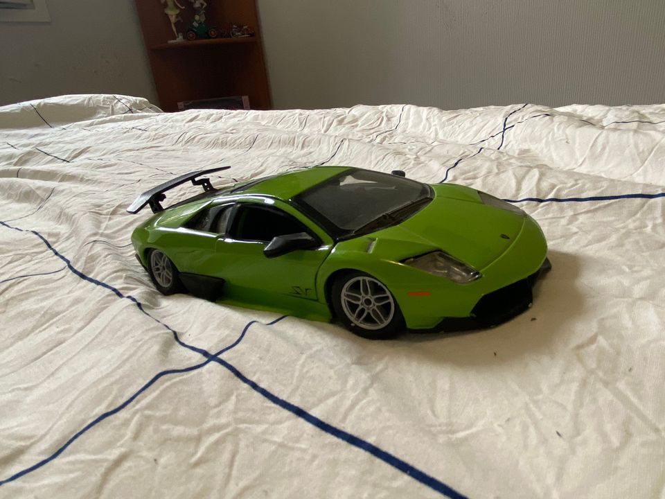 Burago Murciélago LP 670-4 SV 1/24