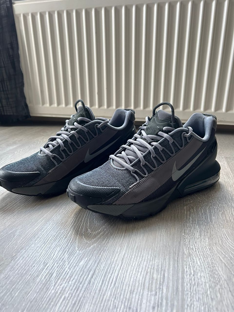 Nike Air Max Pulse Roam kengät