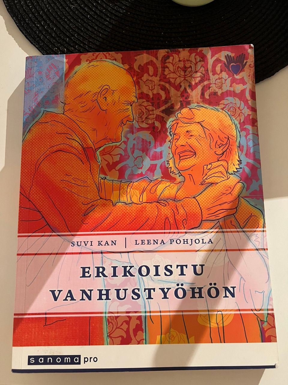 Erikoistu vanhustyöhön kirja