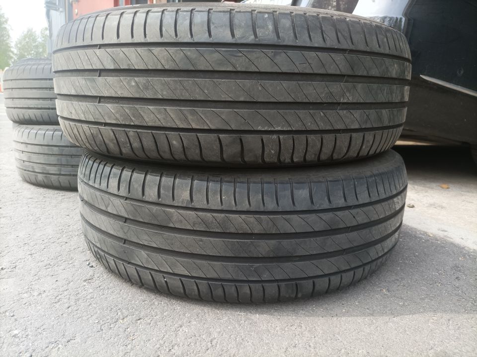 215/60/17 Michelin kesärenkaat 2kpl ,pinta 4mm.dot 0420