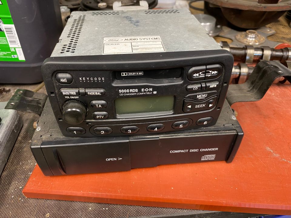 ford radio ja cd vaihtaja