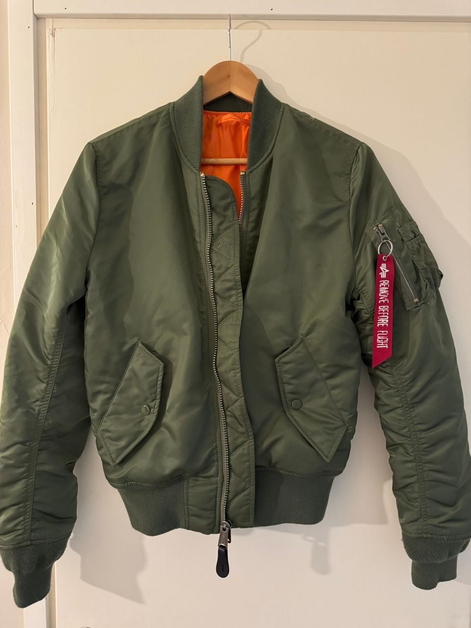 Alpha industries topattu bomber tai pilottitakki XS/S