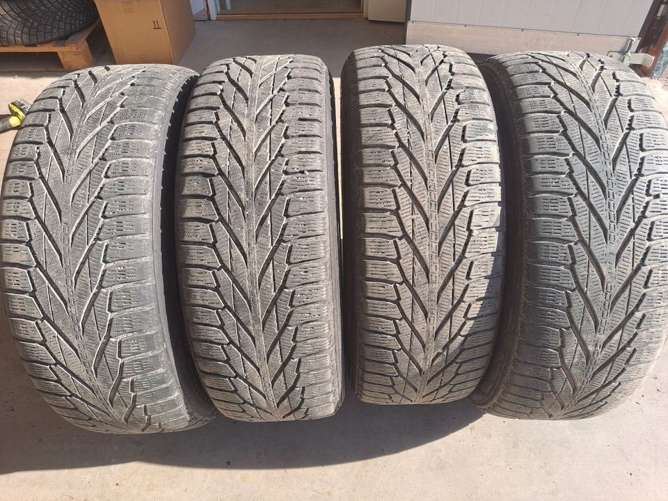 Kitkarenkaat 235/55R19"