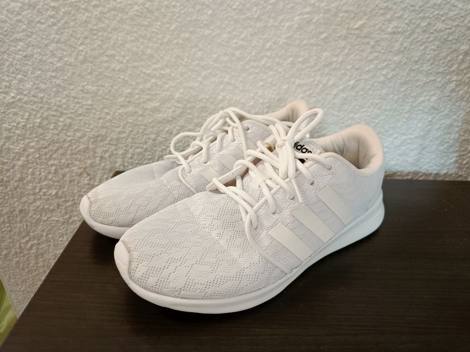 Adidas lenkkarit 40 (vastaa 39)