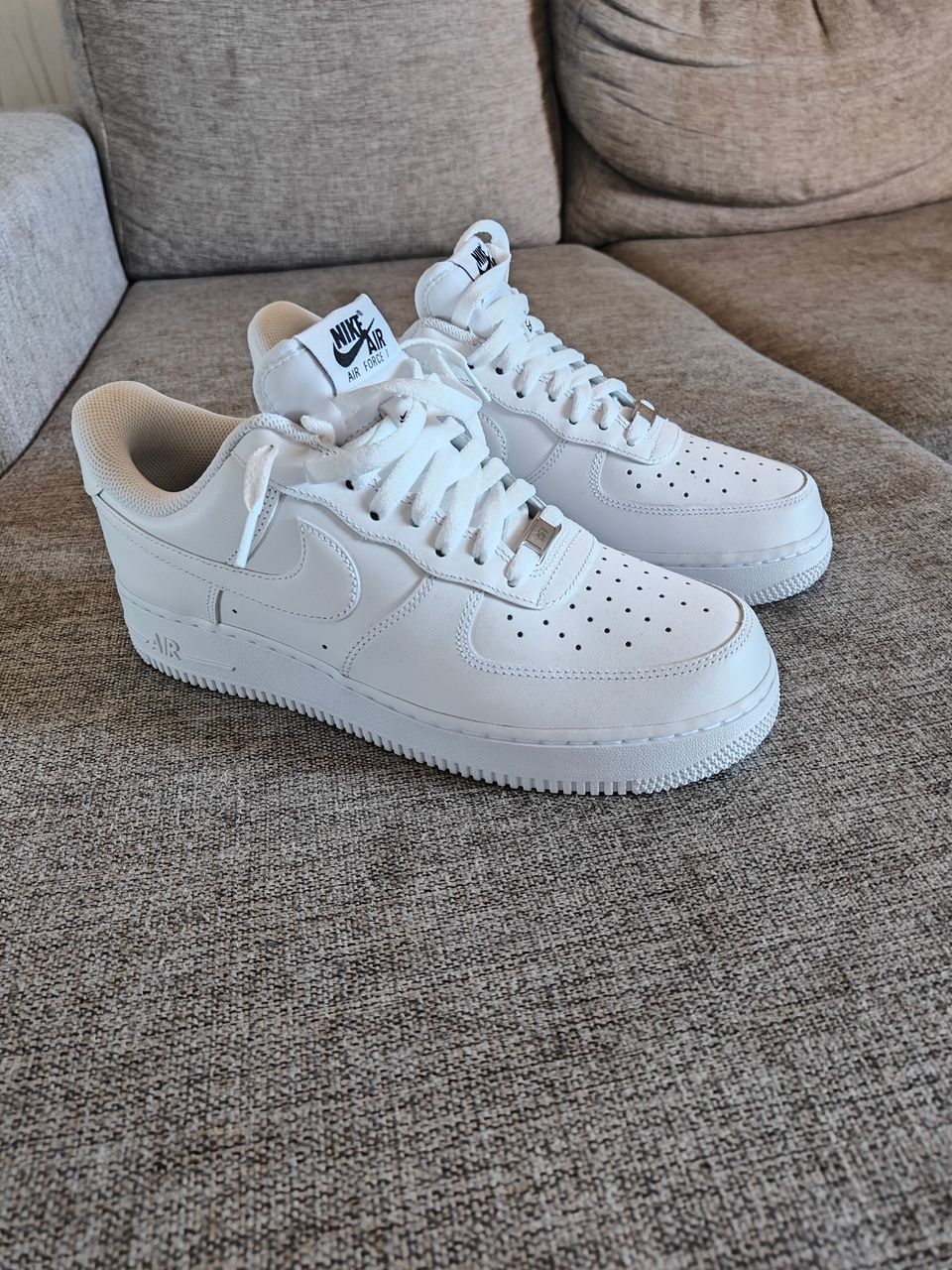 Uudet Nike air force 1 koko 43