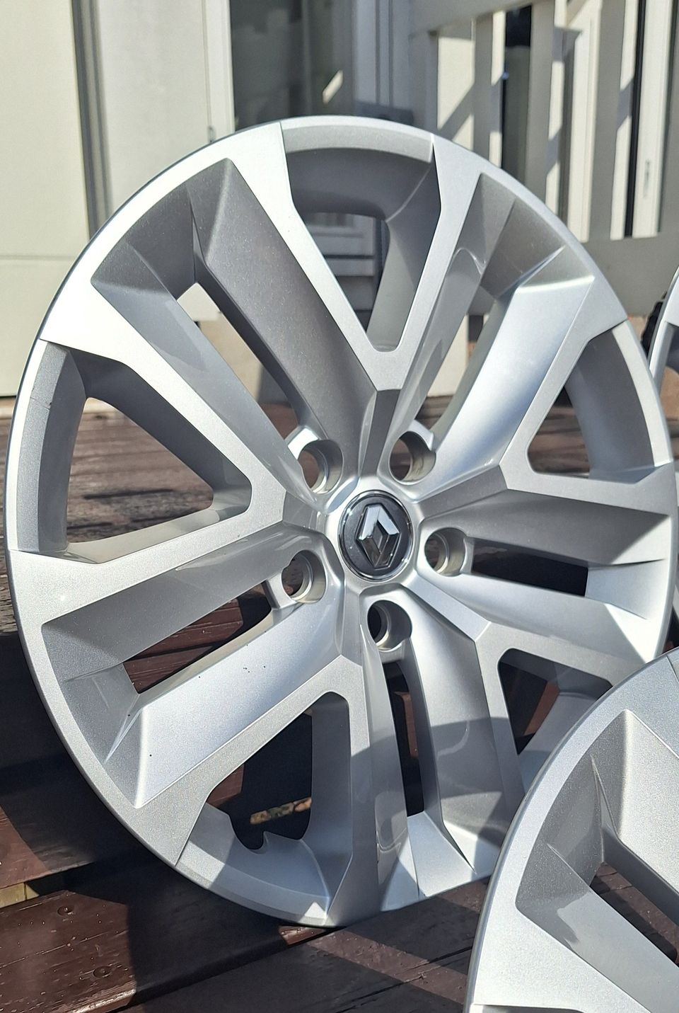 Renault pölykapselit 17" 4kpl