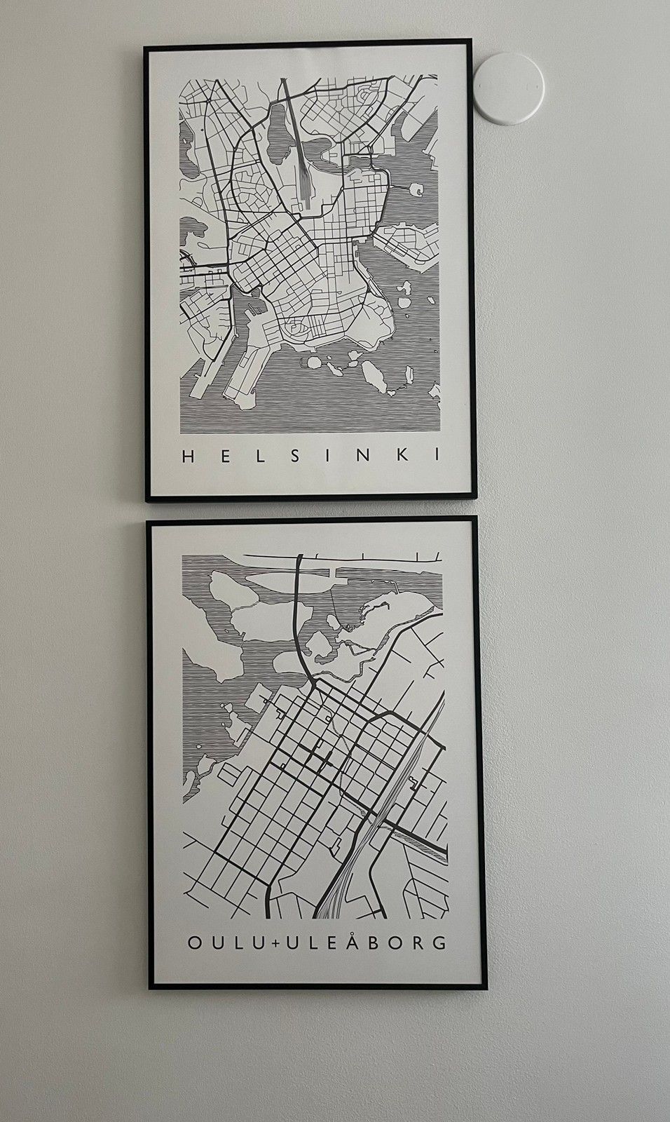 Kaupunkijulisteet kehyksillä (Helsinki & Oulu)