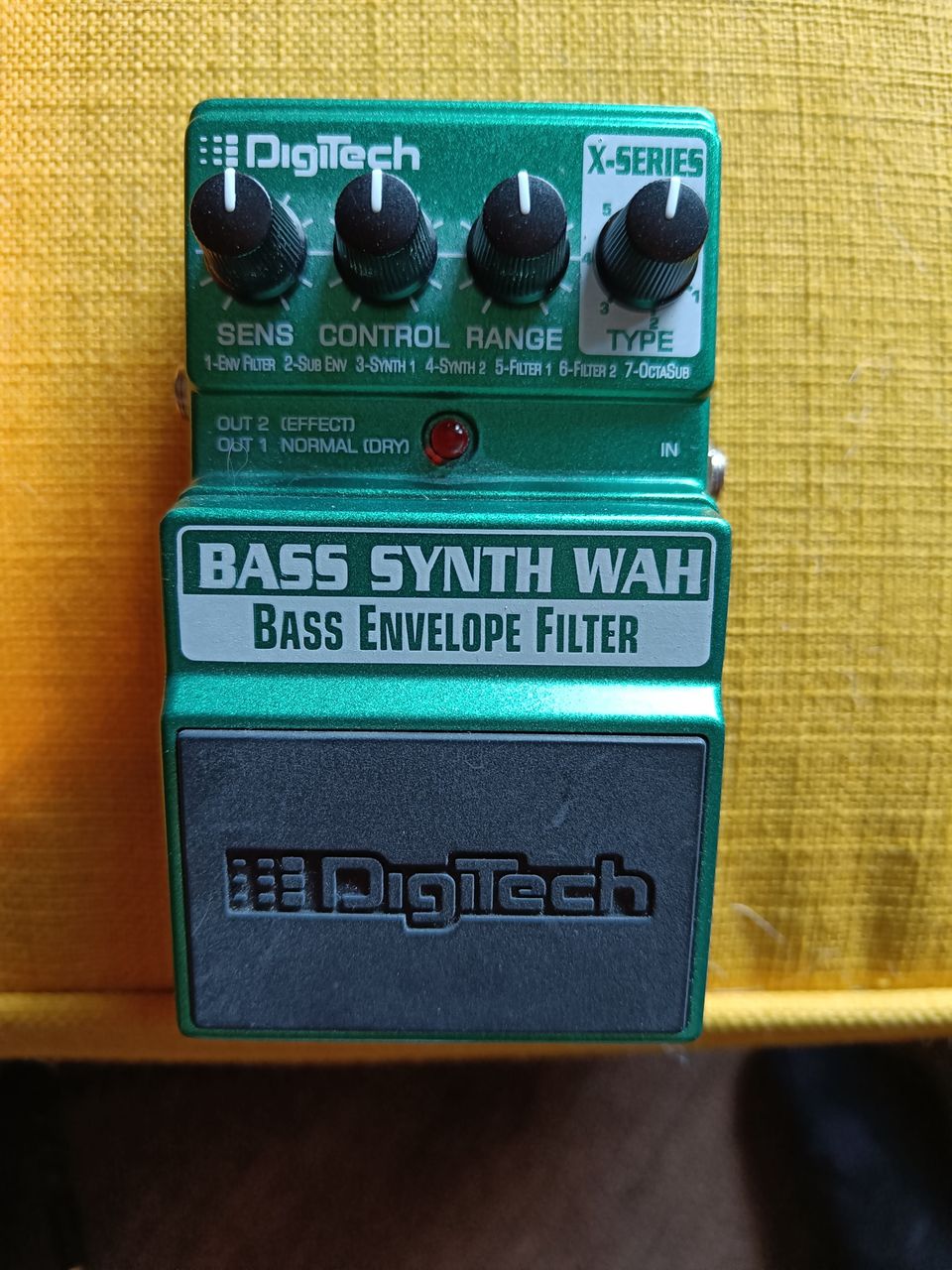 Digitech Bass Synth Wah -pedaali