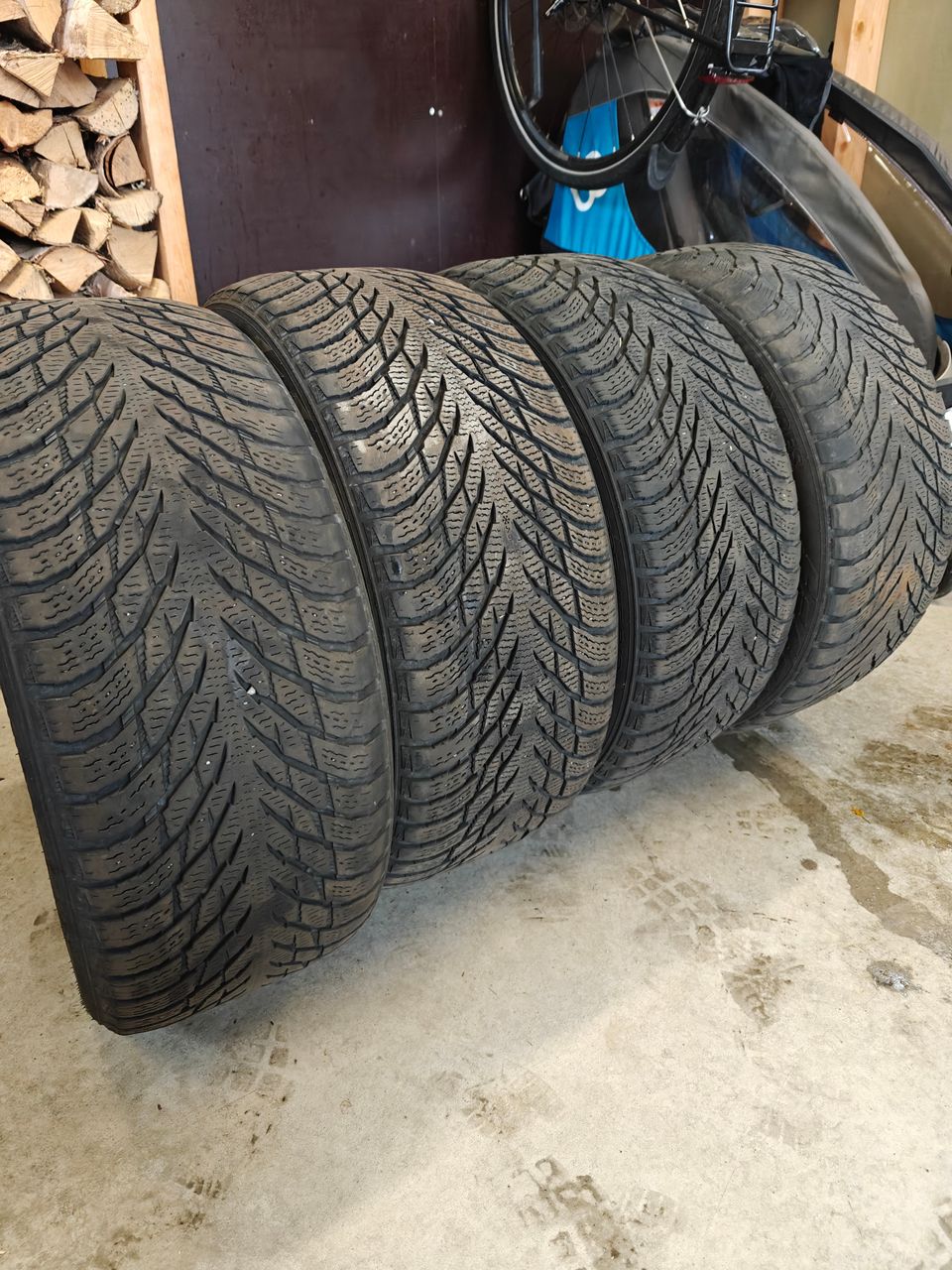 Kitkarenkaat 235/45R18