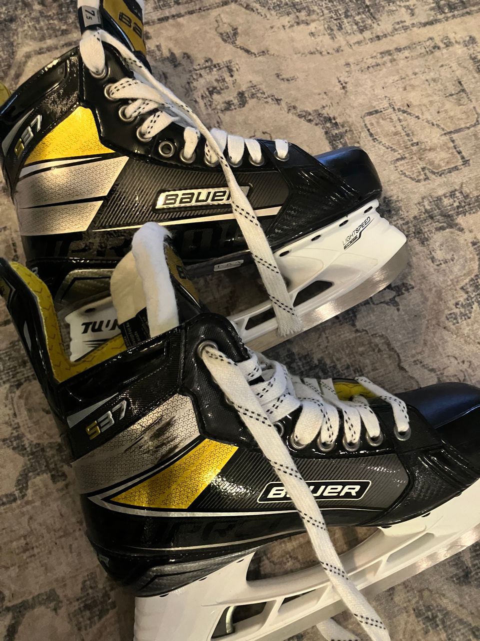 Bauer supreme s37