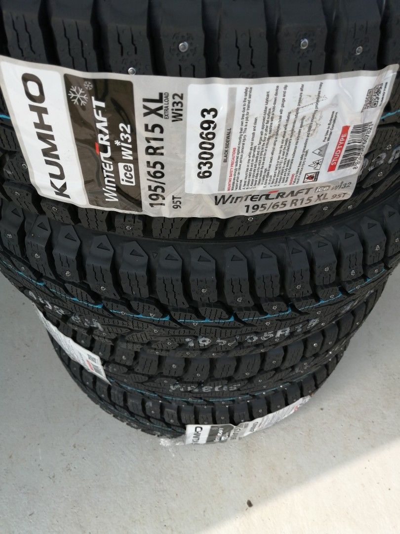 MB uudet 195/65R15 Kumho nastarenkaat