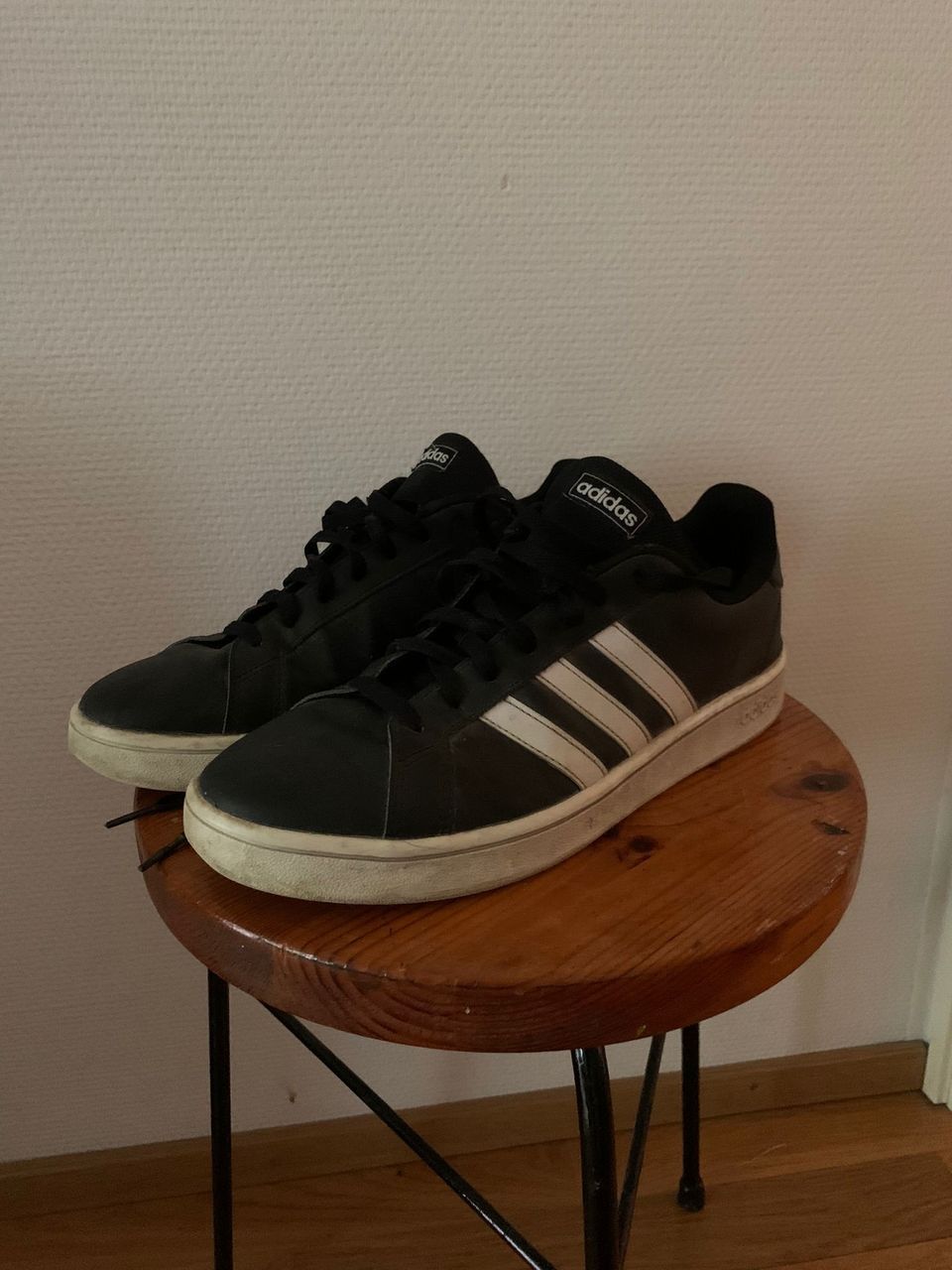 Adidas kengät