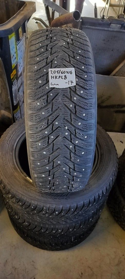 4kpl 205/60R16 Nokian 8 nastarenkaat