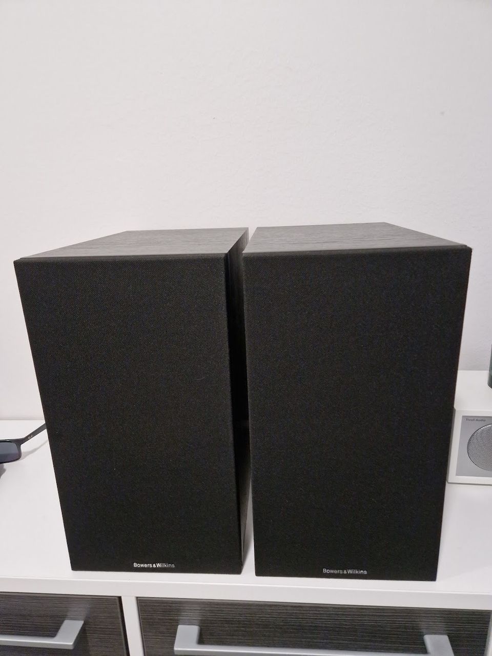 Bowers & Wilkins 685 S2 hyllykaiutinpari (musta)