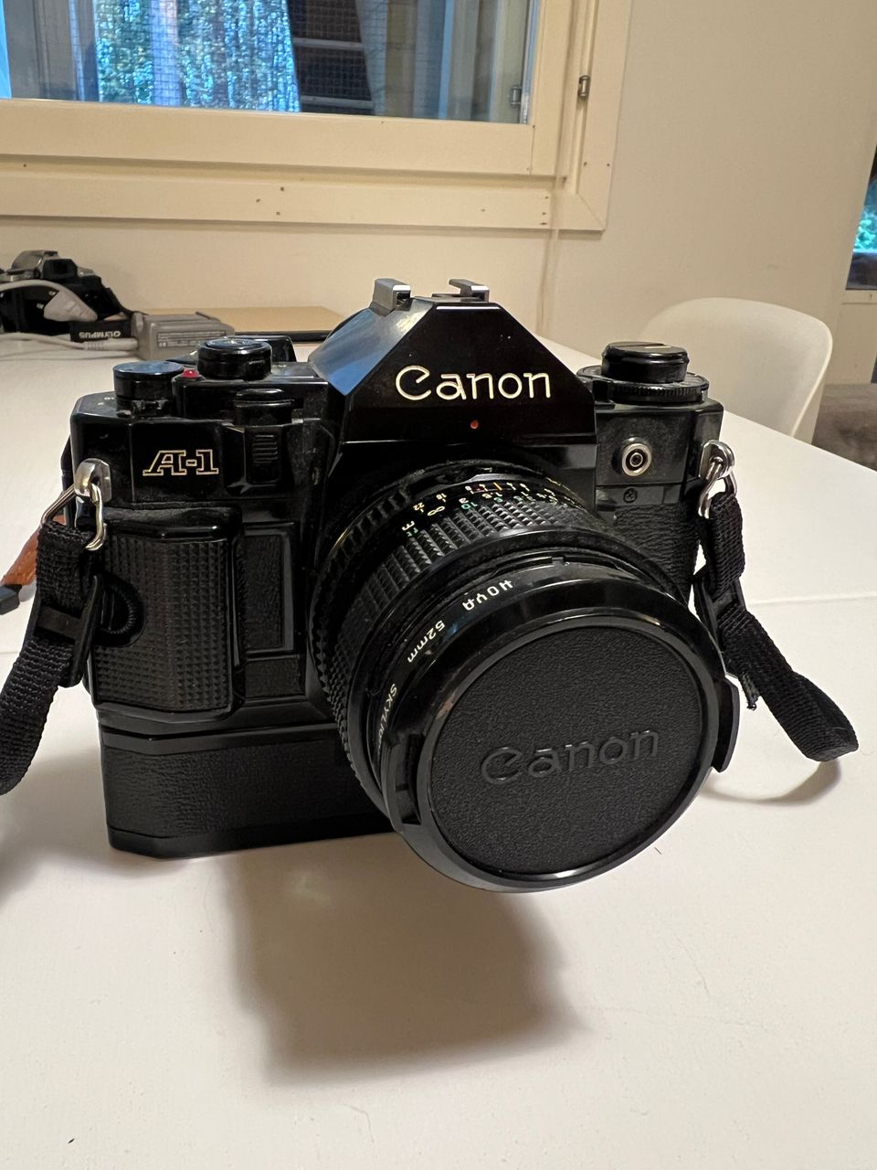 Canon A-1 + 3kpl objektiiveja ja reppu