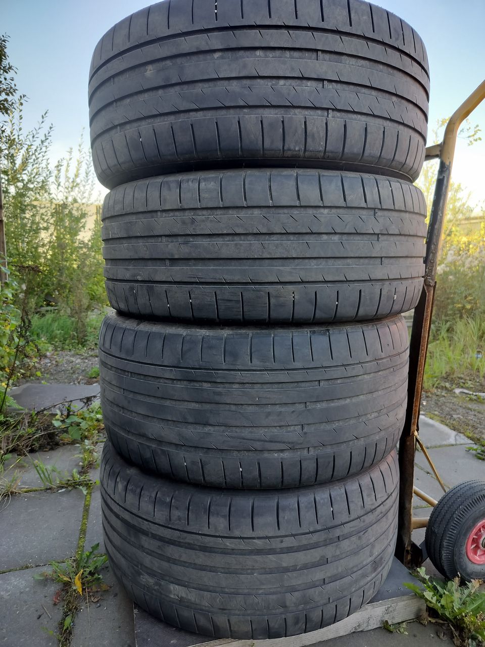 2kpl 305/40zr20 ja 2kpl 275/45r20