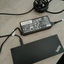 Tuskin käytetty Lenovo ThinkPad Hybrid USB-C with USB-A Dock Telakka