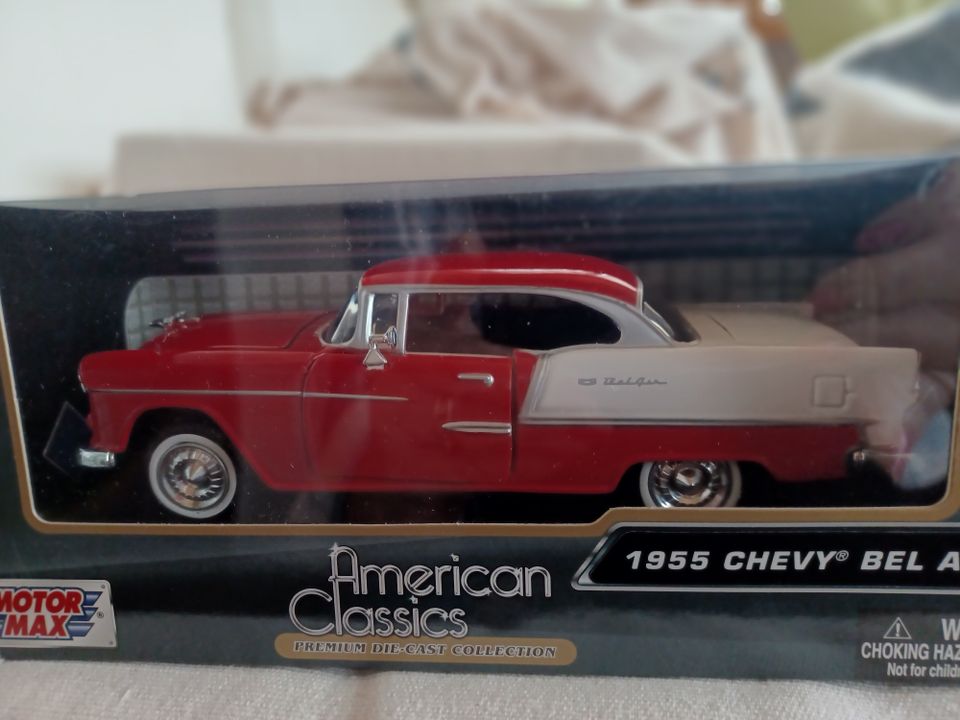 Chevy Bel Air 1955 punavalkoinen, 1:24