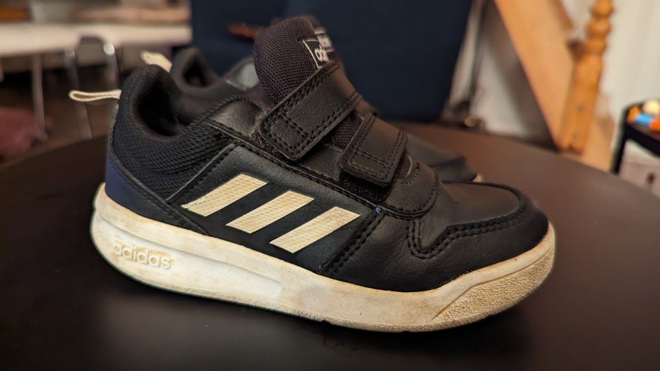 Adidas lenkkarit