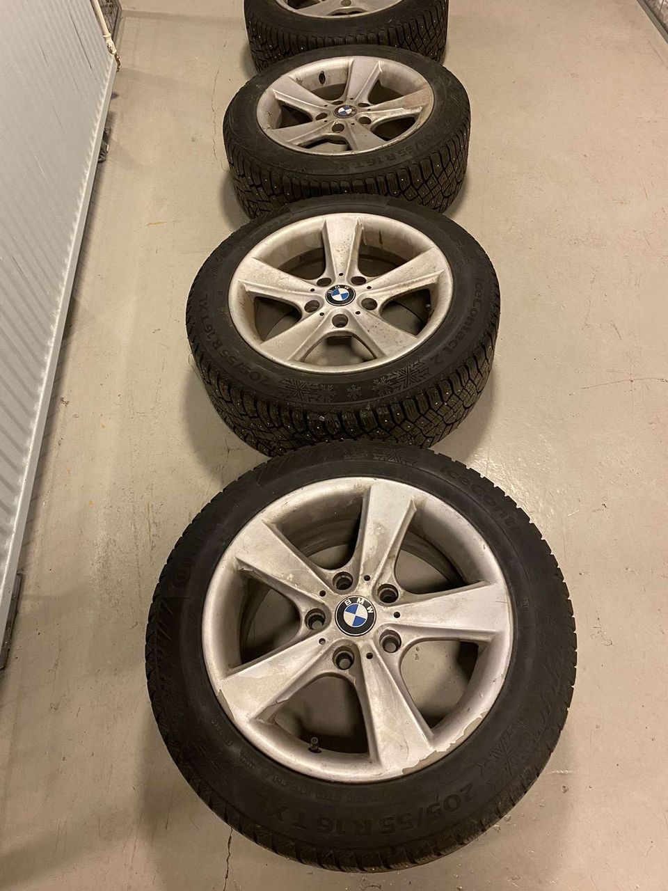 BMW vanteet renkaineen kaupan.