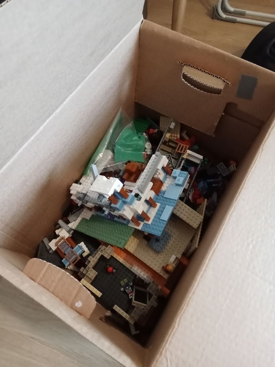 8kg of various lego