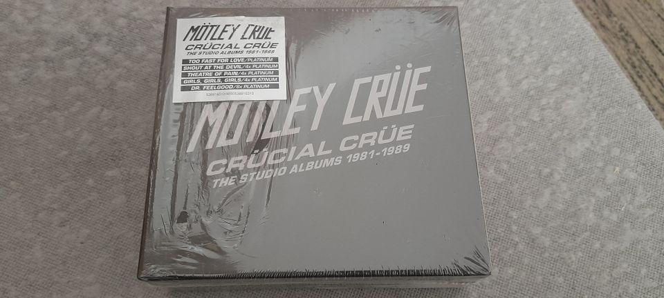 MÖTLEY CRÜE Crucial Crue cd boxi