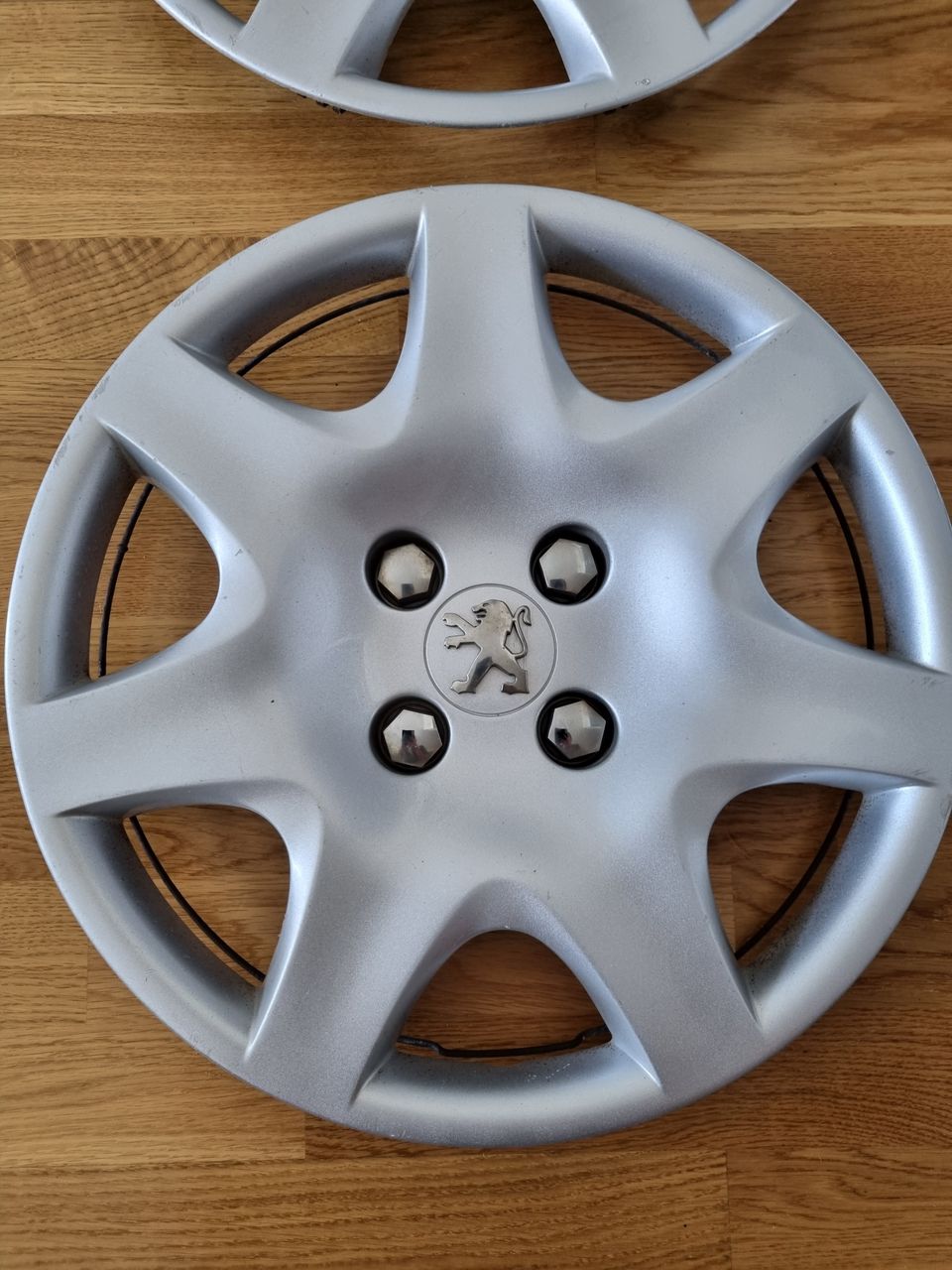 Peugeot pölykapselit 15"  2kpl