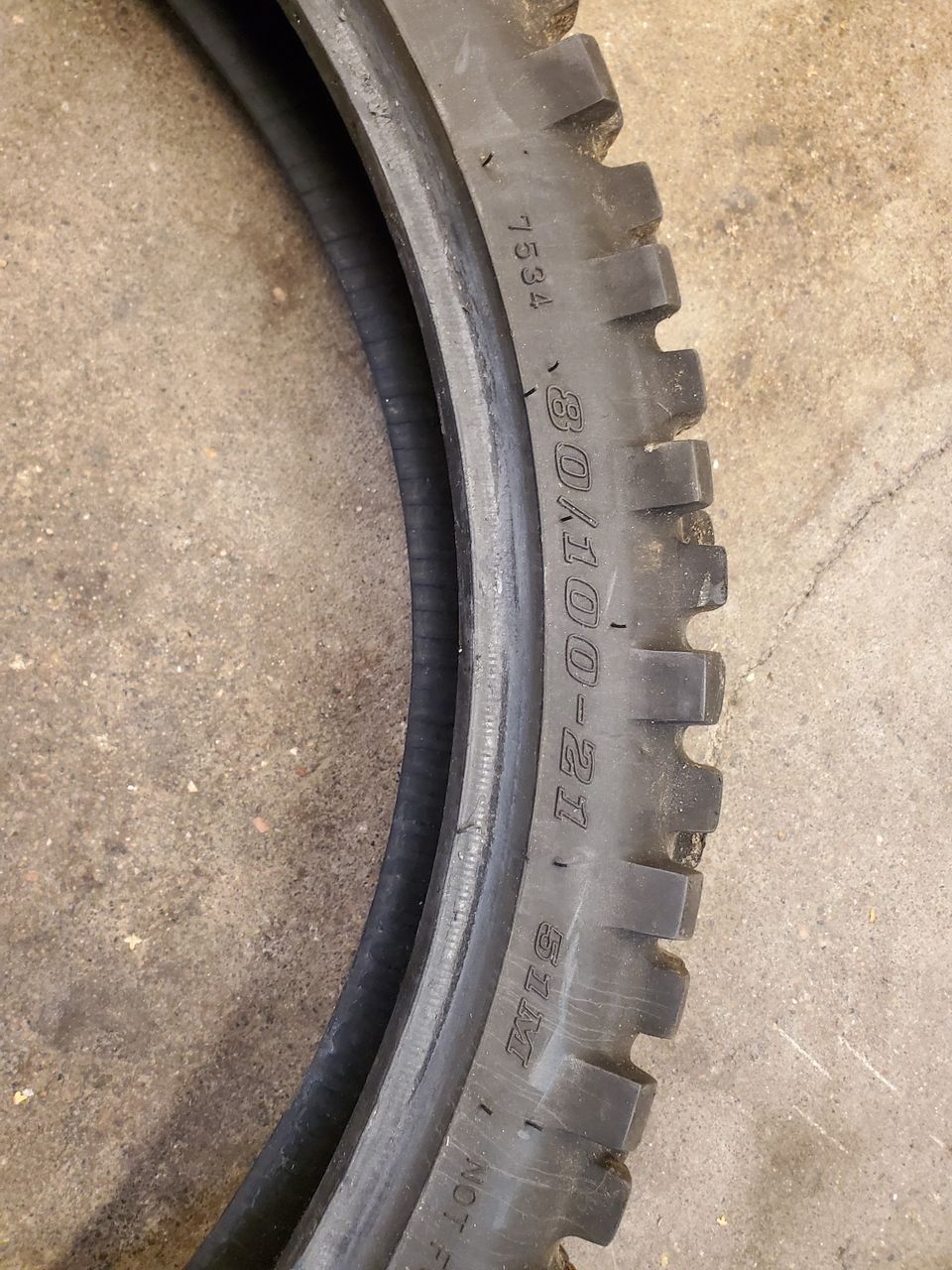 enska renkaat dunlop  80/100-21  ja 120/90-18