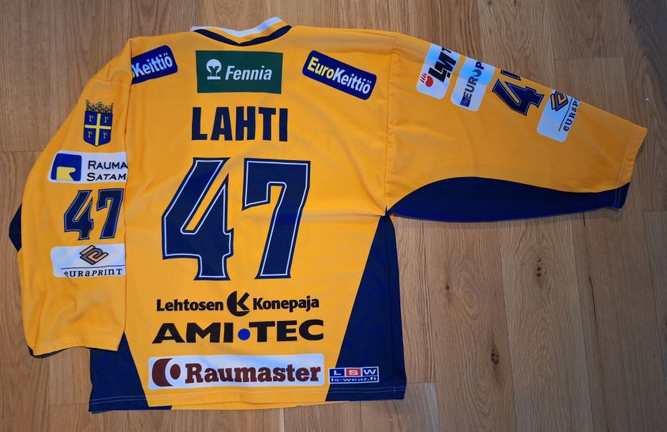 Janne Lahti #47 Rauman Lukko, koko M.