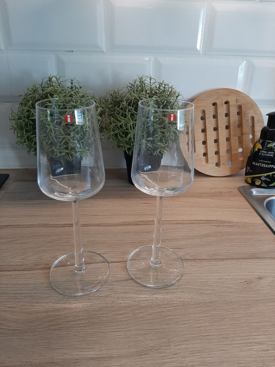 Uudet Iittala Essence Valkoviinilasit 33cl 2kpl 25e