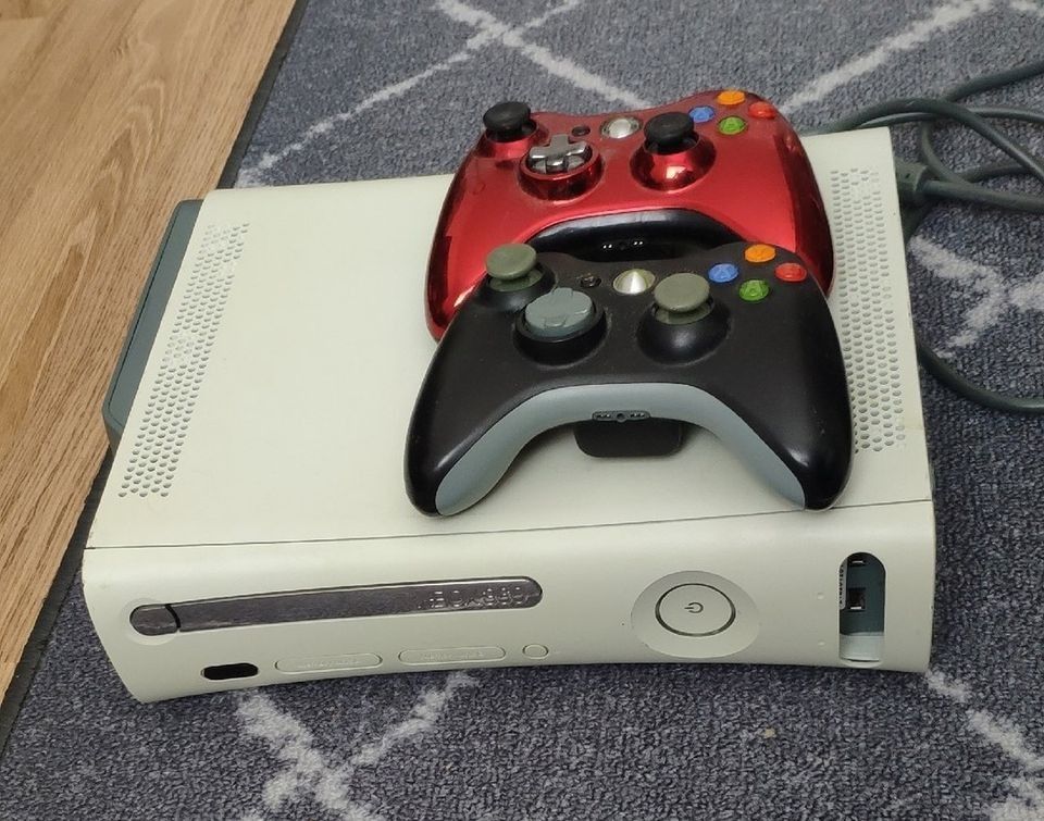 Xbox 360 + ohjaimet