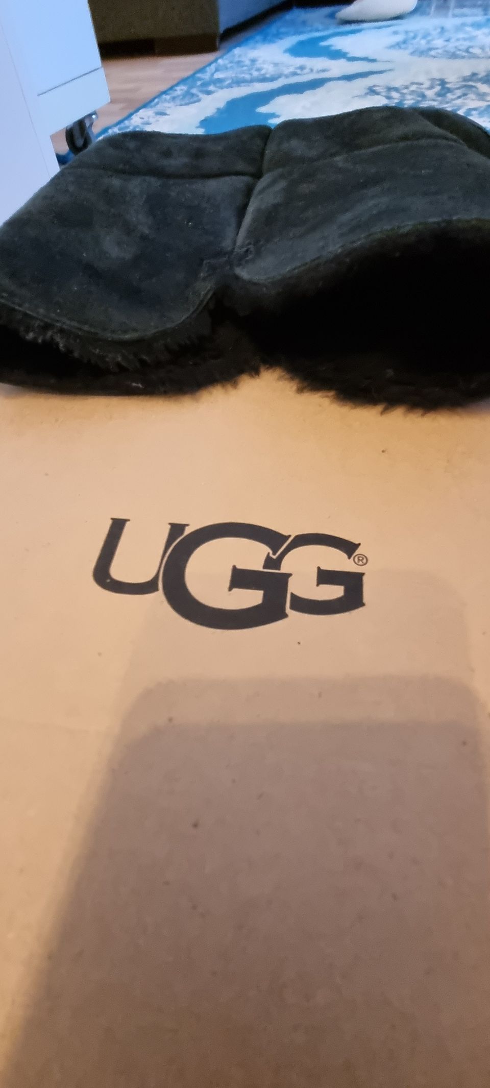 UGG