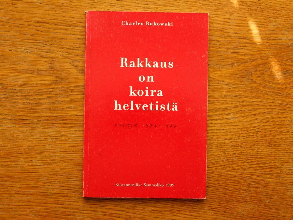 Charles Bukowski - Rakkaus on koira helvetistä (runoja)